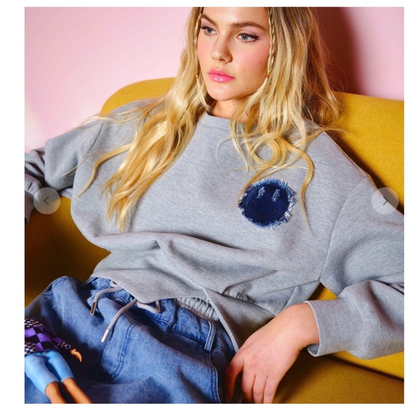 34 Smile Denim Patch Crop Sweatshirt - Picture 2 of 4